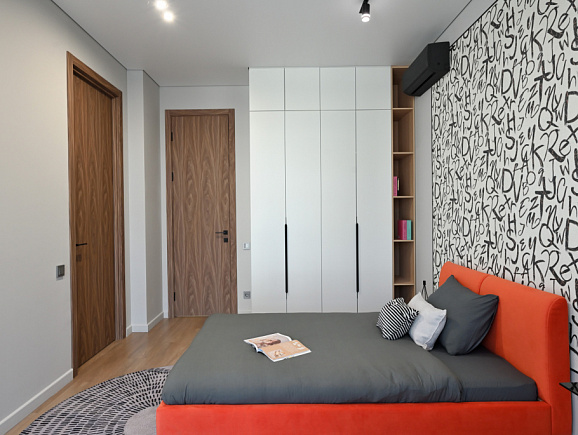 4-комнатная видовая квартира с дизайнерским ремонтом, мебелью и техникой в ЖК "Столичный"